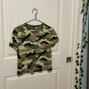 Camouflage H&M size small tee shirt